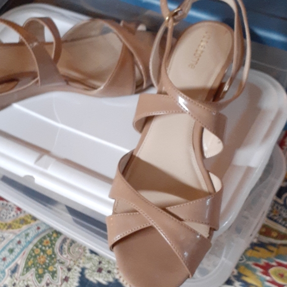 Shoe - Picture 3 of 3